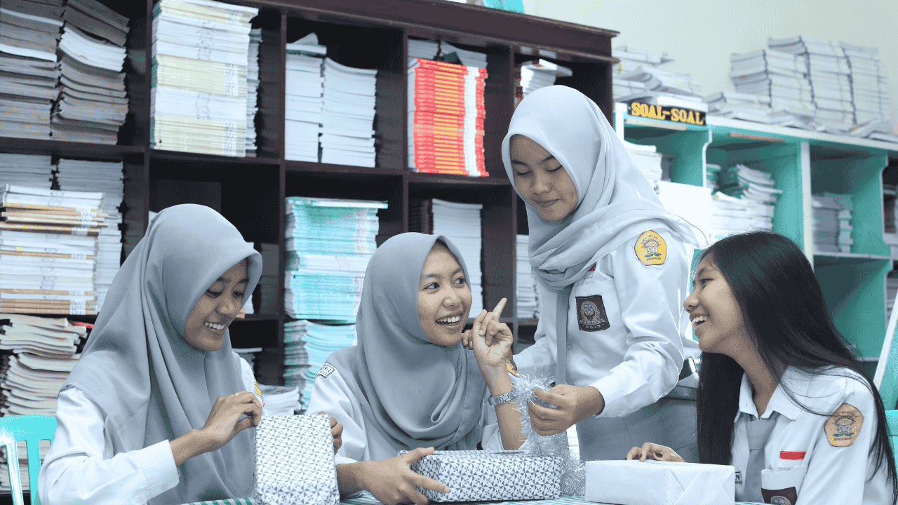 Pendidikan Dan Penguatan Karakter: Membangun Manusia Unggul Dan Berintegritas