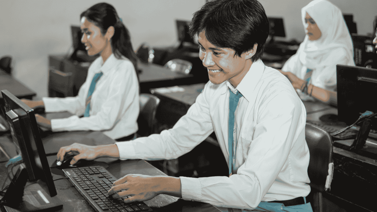 Pendidikan Dan Tantangan Informasi Digital