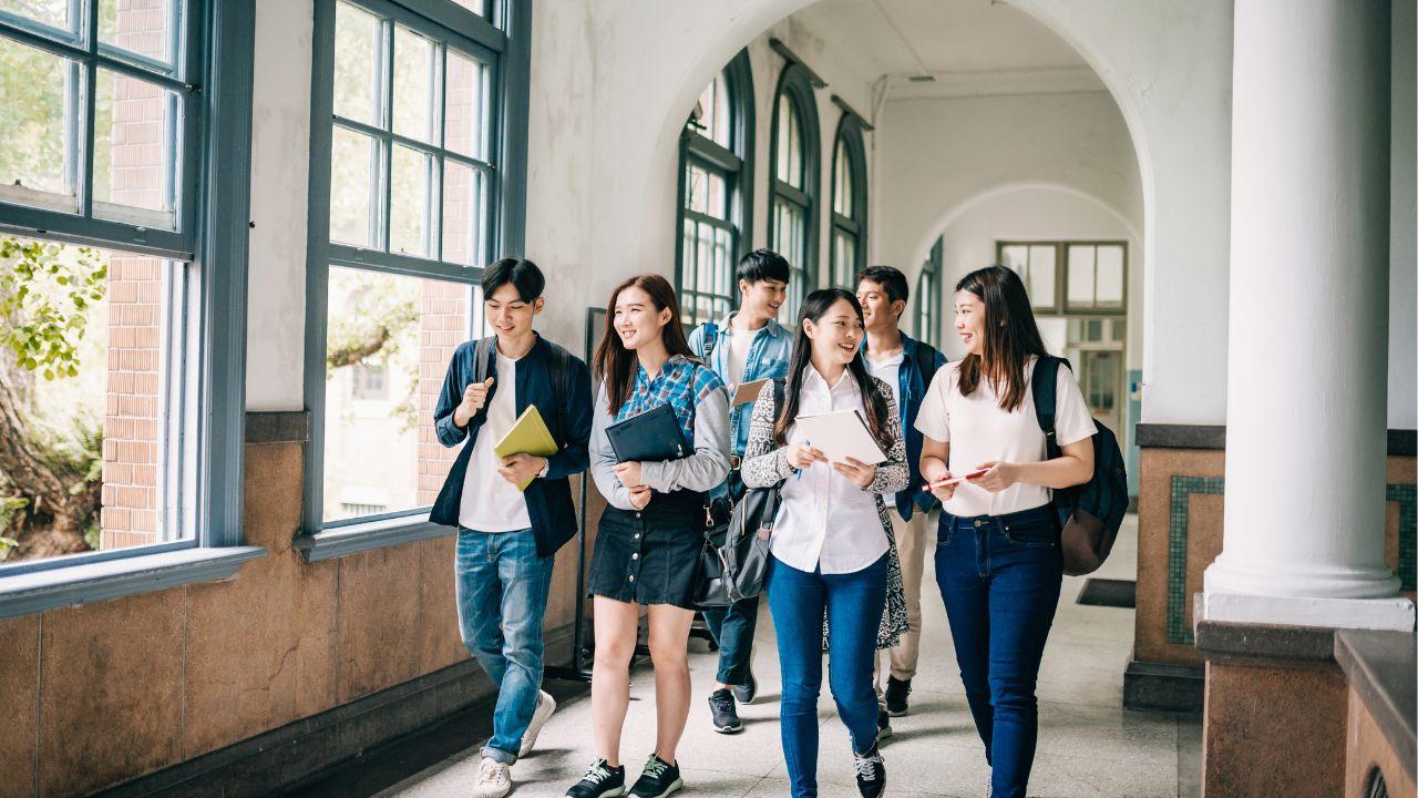 Dunia Perkuliahan: Ruang Tumbuh Mahasiswa Dalam Akademik Dan Kehidupan