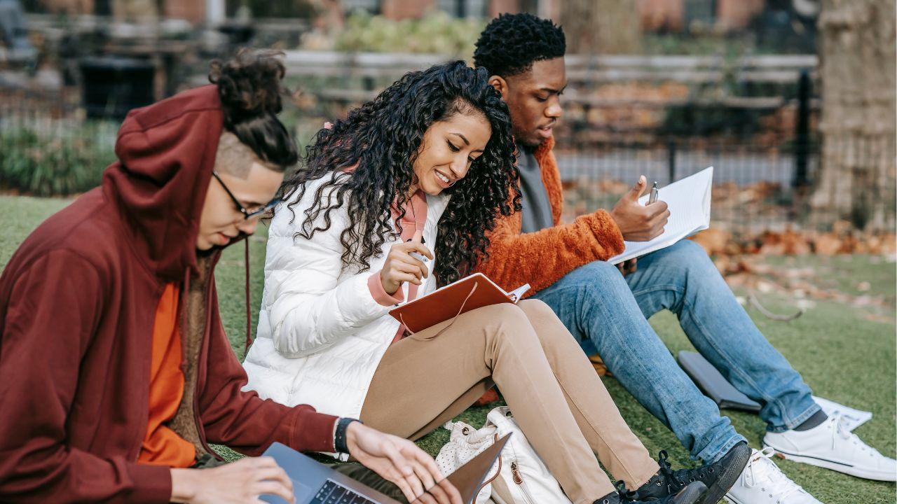 Mahasiswa Dan Kampus: Ruang Belajar Yang Mengubah Cara Pandang