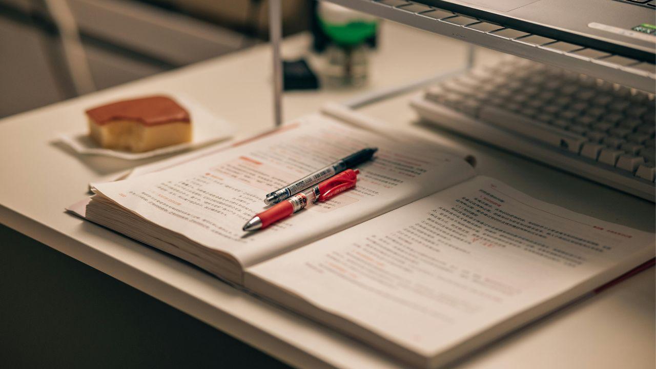 Peran Universitas Dalam Membangun Mahasiswa Berintegritas Melalui Pendidikan Karakter Dan Kurikulum Modern