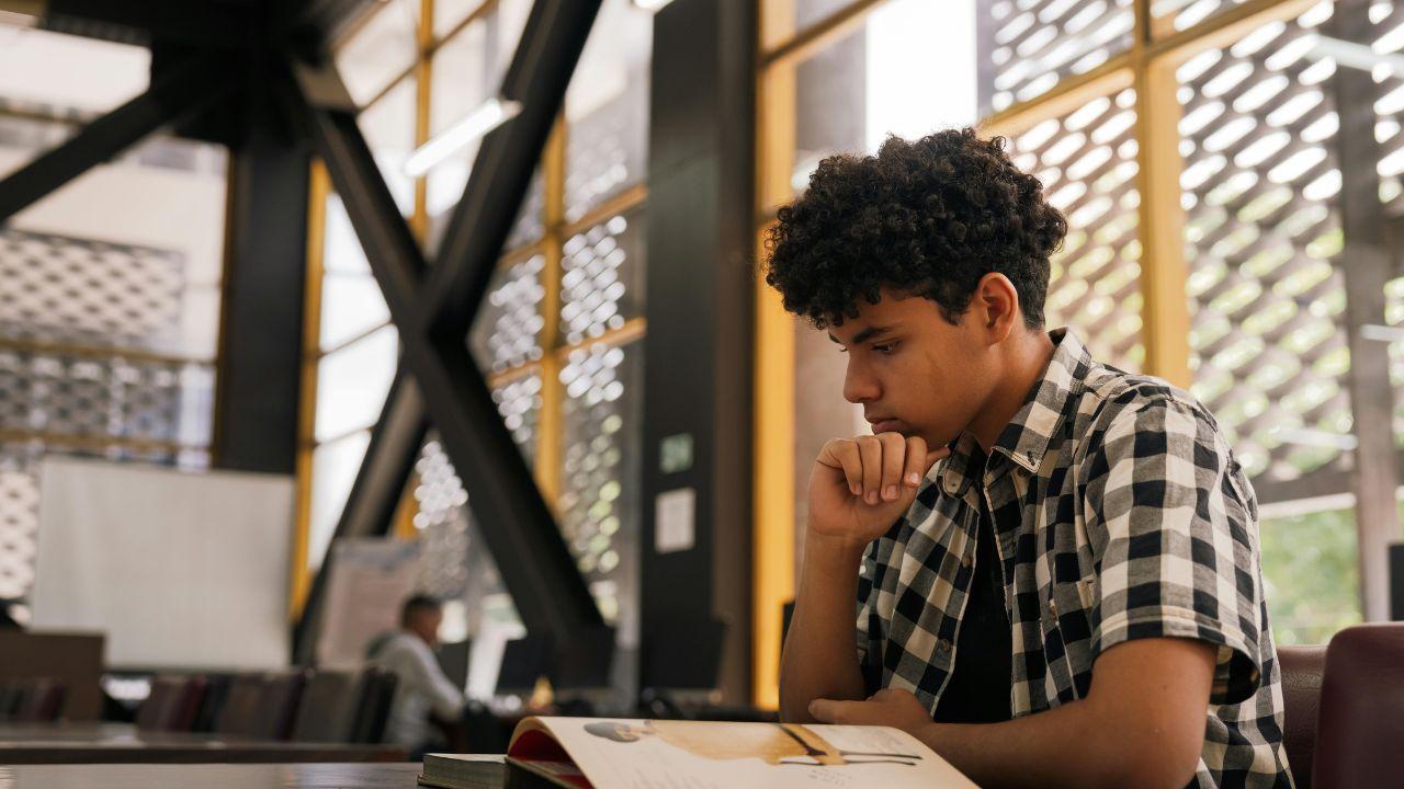 Revitalisasi Kurikulum Perguruan Tinggi Untuk Mewujudkan Mahasiswa Inklusif Dan Berkarakter Di Indonesia