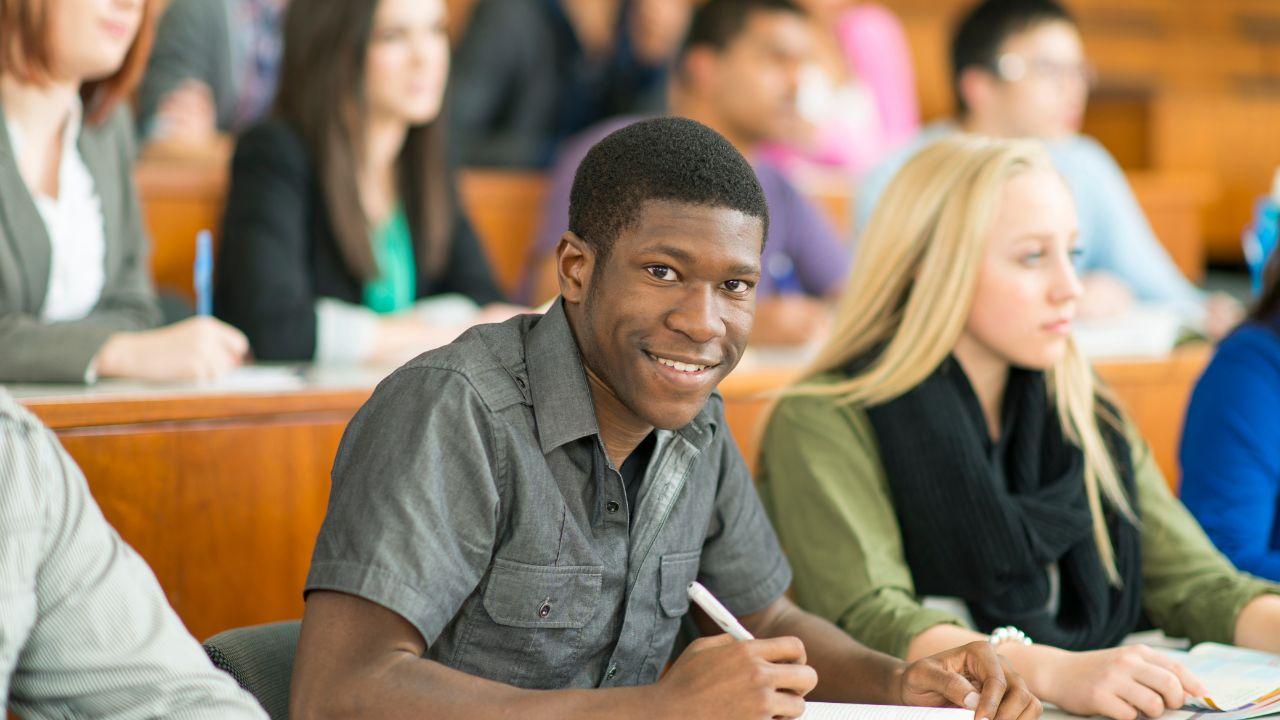 Peran Pendidikan Inklusif Dan Kurikulum Modern Dalam Membentuk Mahasiswa Visioner Di Universitas Indonesia