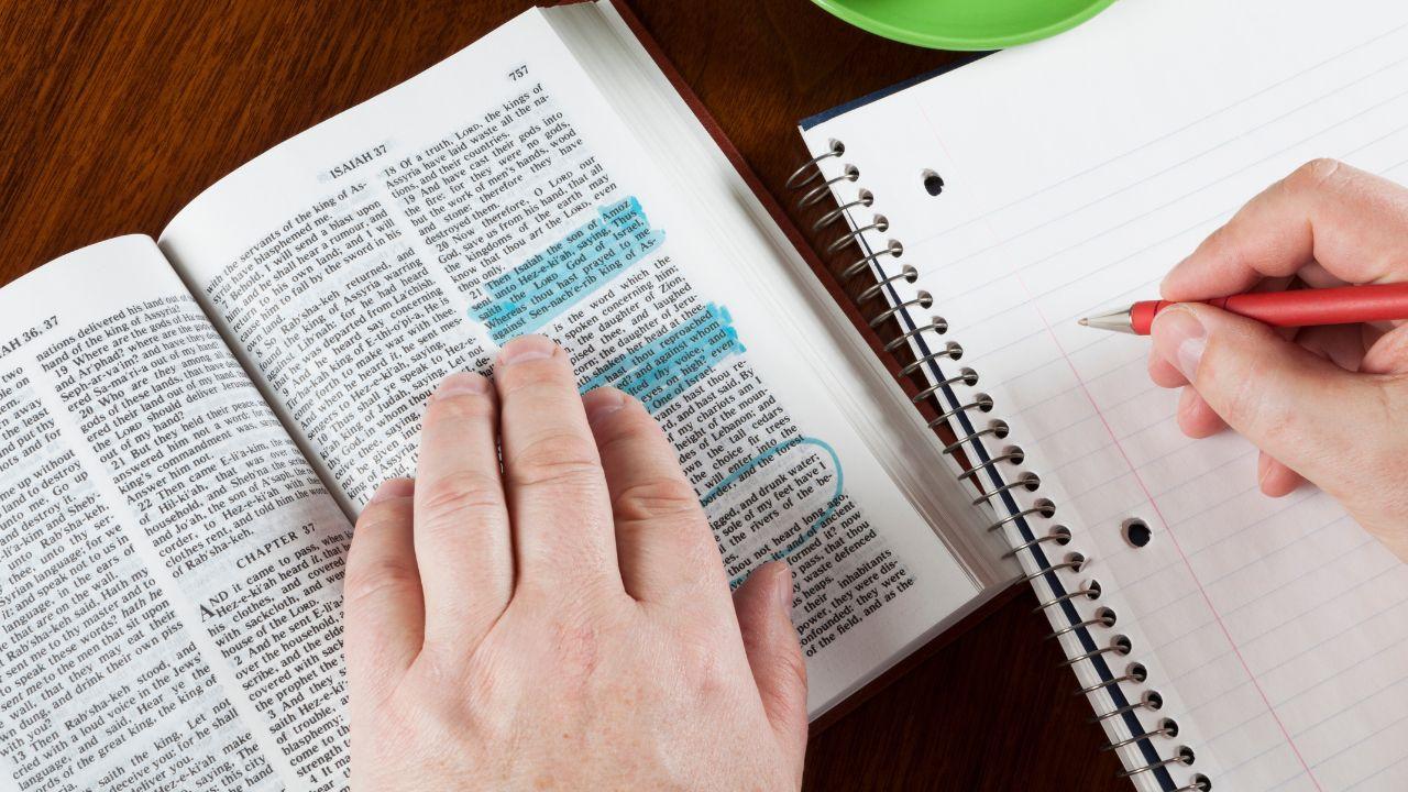 Membangun Mahasiswa Berdaya Saing Global Melalui Kurikulum Inovatif Dan Pendidikan Karakter Di Universitas Indonesia