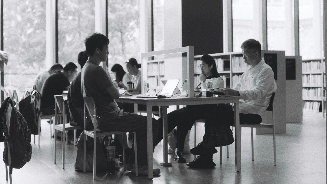 Pengembangan Literasi Mahasiswa Melalui Kurikulum Inklusif Dan Pendidikan Karakter Di Universitas Indonesia