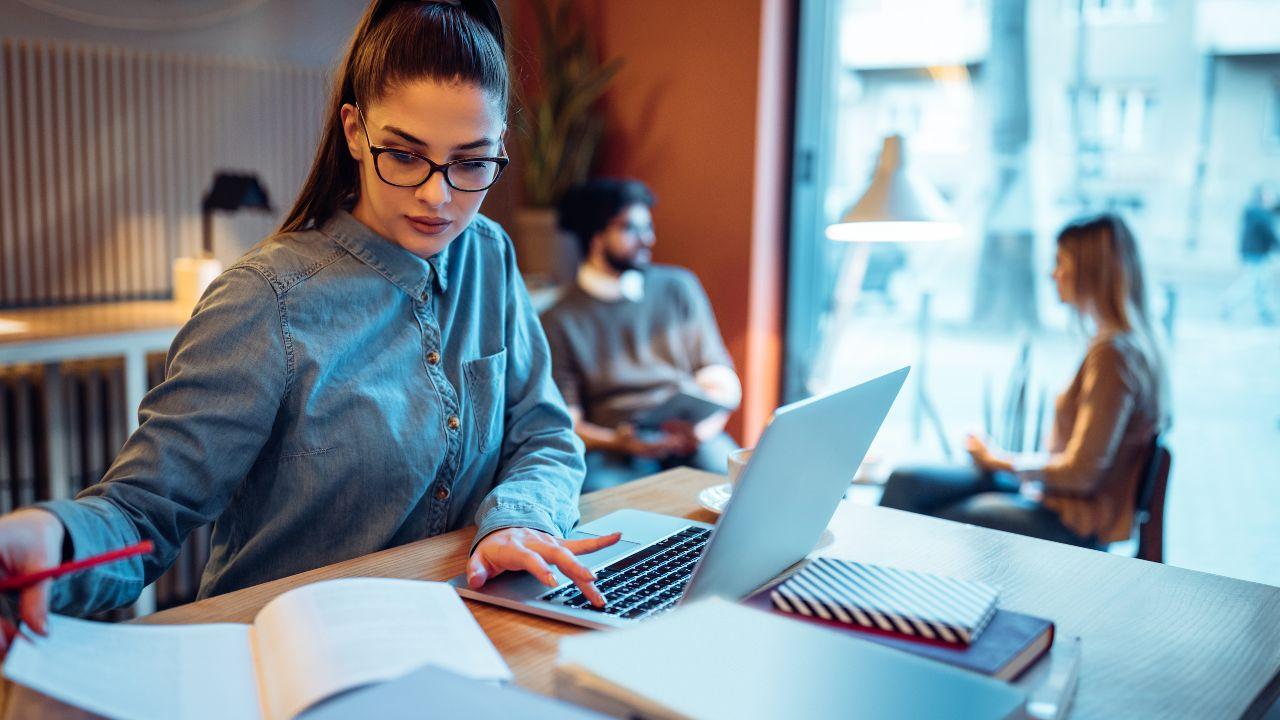 Membangun Mahasiswa Tangguh Melalui Integrasi Pendidikan Karakter, Kurikulum Adaptif, Dan Lingkungan Kampus Inklusif