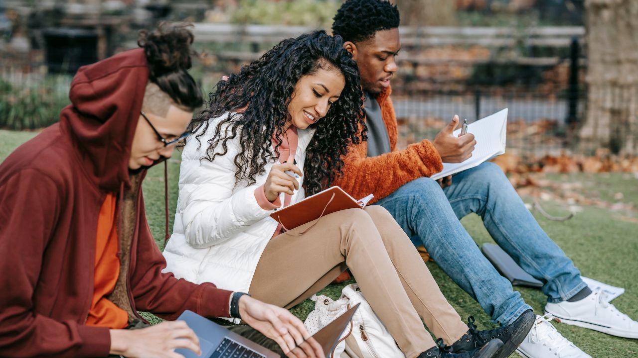 Mahasiswa Sebagai Agen Perubahan: Integrasi Pendidikan, Organisasi, Dan Nilai Karakter Di Kampus
