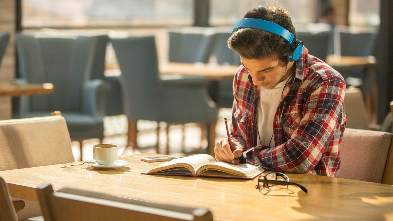 Menjadi Mahasiswa Tangguh: Keseimbangan Antara Akademik, Inklusivitas, Dan Kehidupan Sosial Kampus