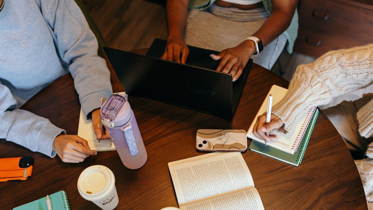 Mewujudkan Mahasiswa Berkualitas: Peran Pendidikan, Organisasi, Dan Kesehatan Dalam Kehidupan Kampus