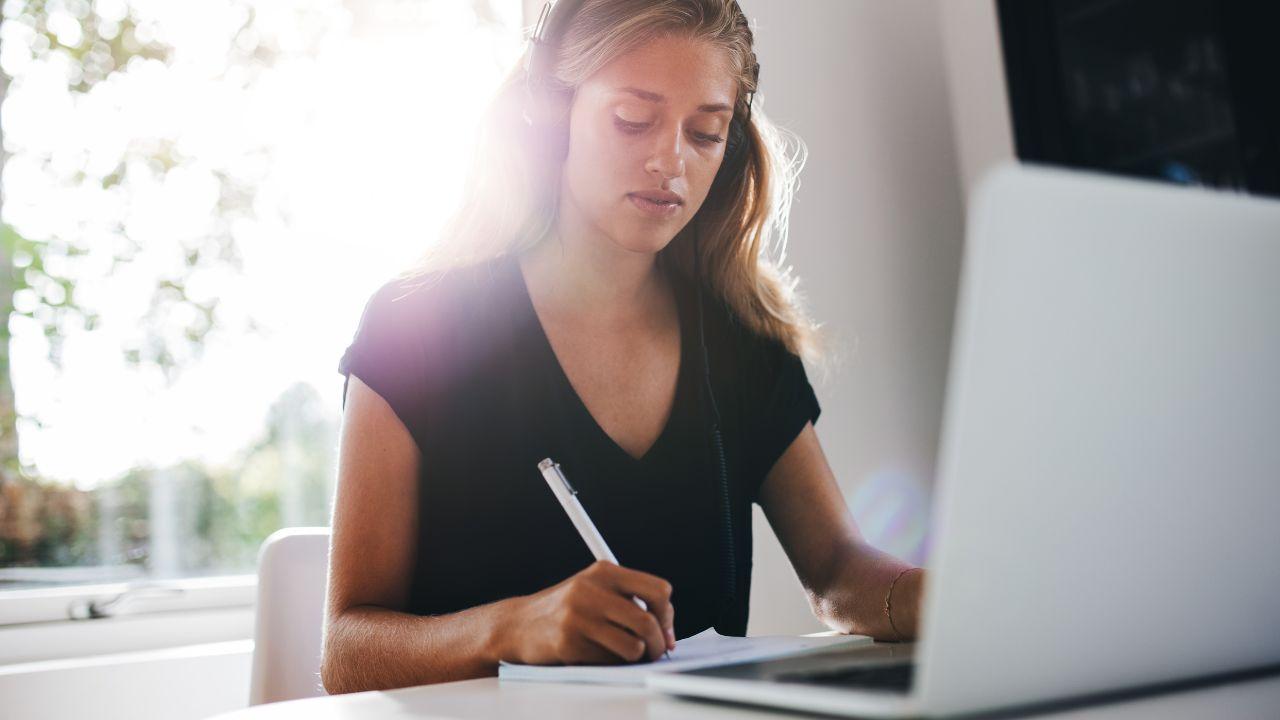 Mahasiswa Progresif: Mengembangkan Potensi Akademik Dan Sosial Di Tengah Perubahan Pendidikan