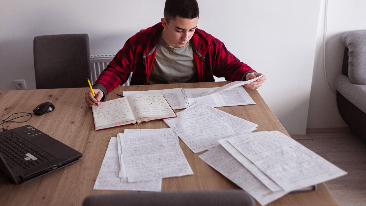 Mahasiswa Mandiri: Membangun Kemandirian Belajar Dan Karakter Di Lingkungan Perguruan Tinggi