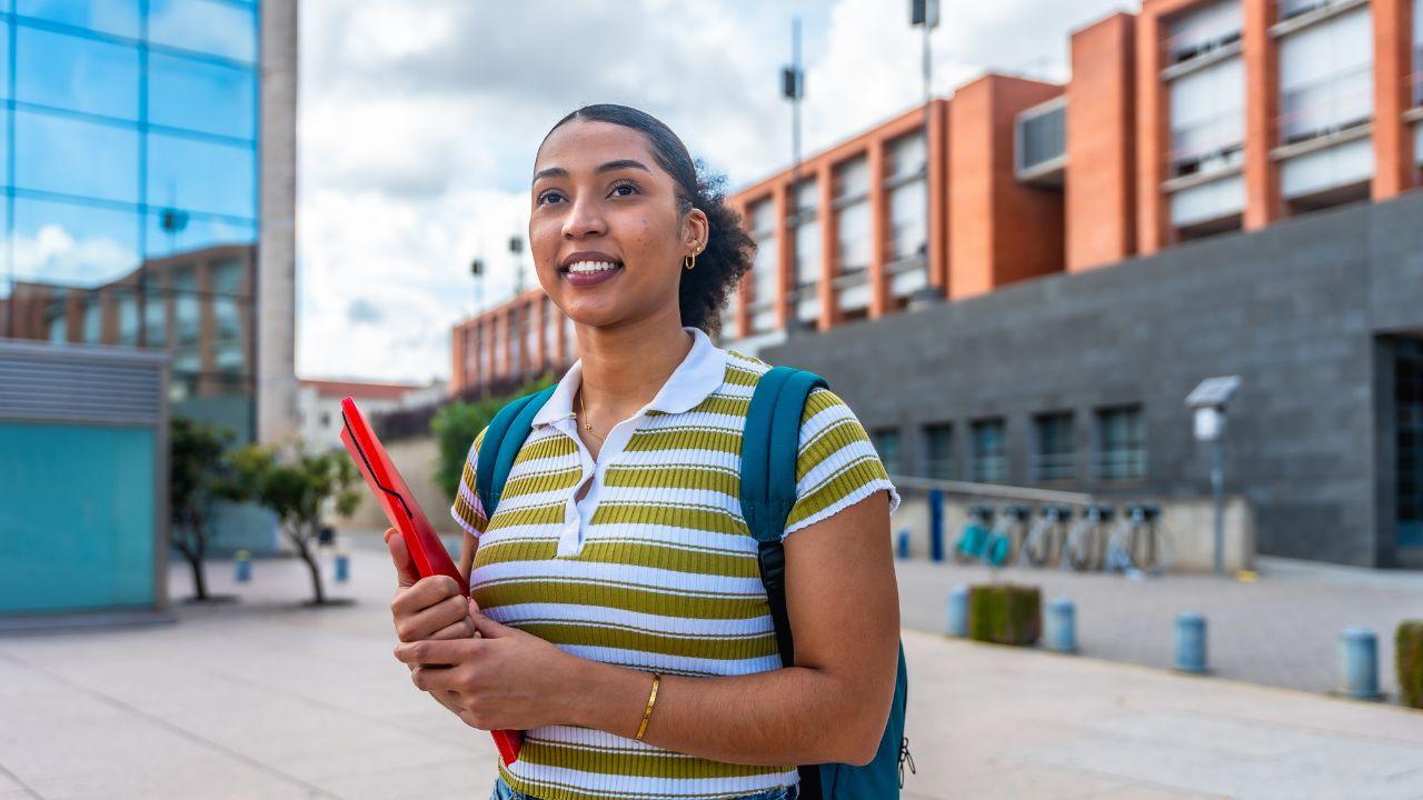Mahasiswa Aktif Dan Sehat: Mengelola Akademik, Organisasi, Dan Kehidupan Sosial Secara Seimbang