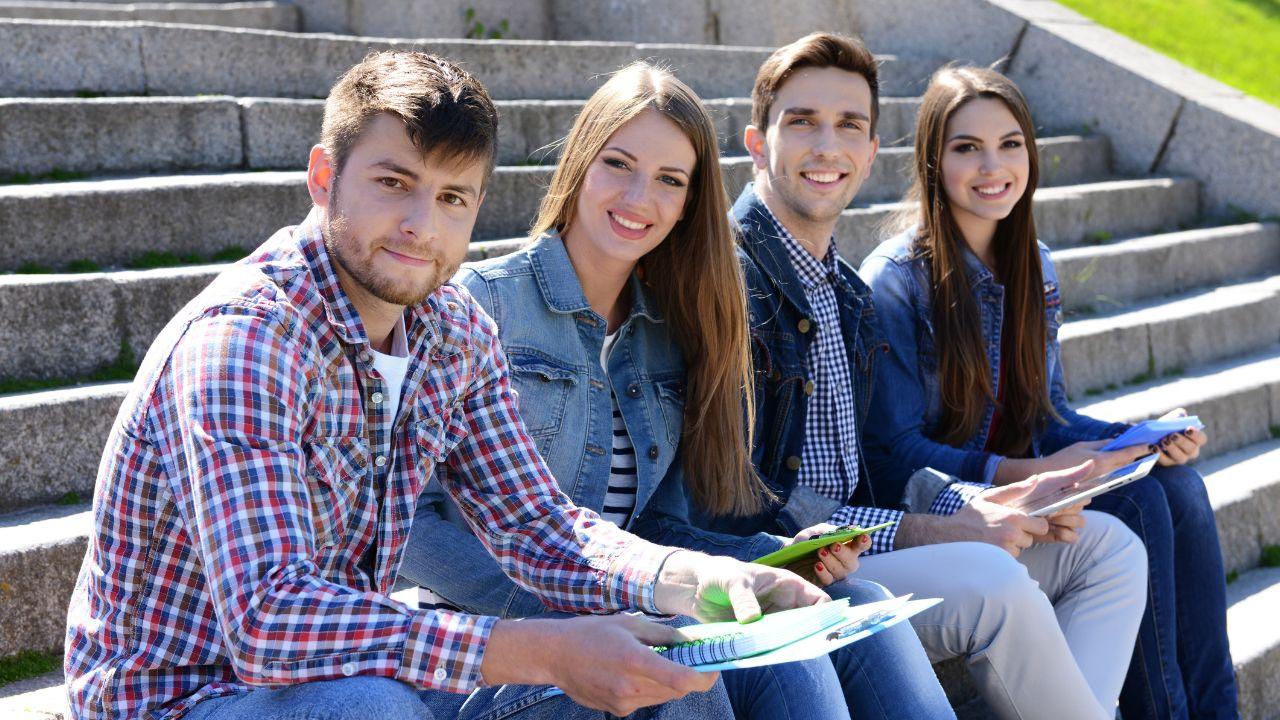Mahasiswa Berdaya Tahan Tinggi: Menghadapi Tantangan Akademik Dan Sosial Dengan Keseimbangan Hidup