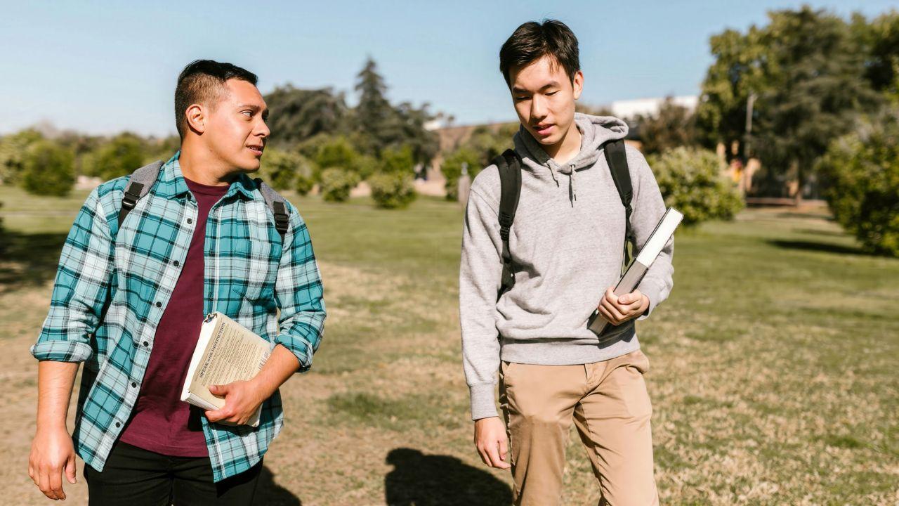 Mahasiswa Berpikir Sistematis: Menghubungkan Ilmu, Organisasi, Dan Kehidupan Nyata Di Kampus