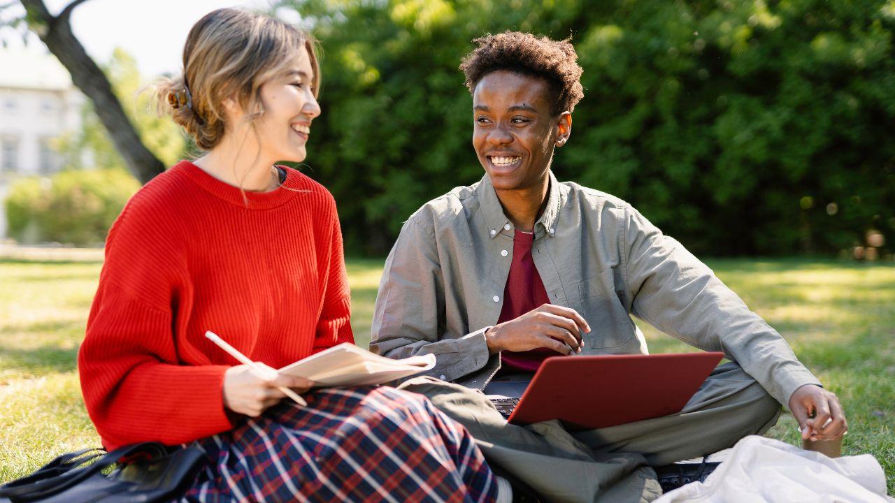Mahasiswa Kolaboratif: Membangun Sinergi Dalam Pendidikan, Organisasi, Dan Kehidupan Sosial