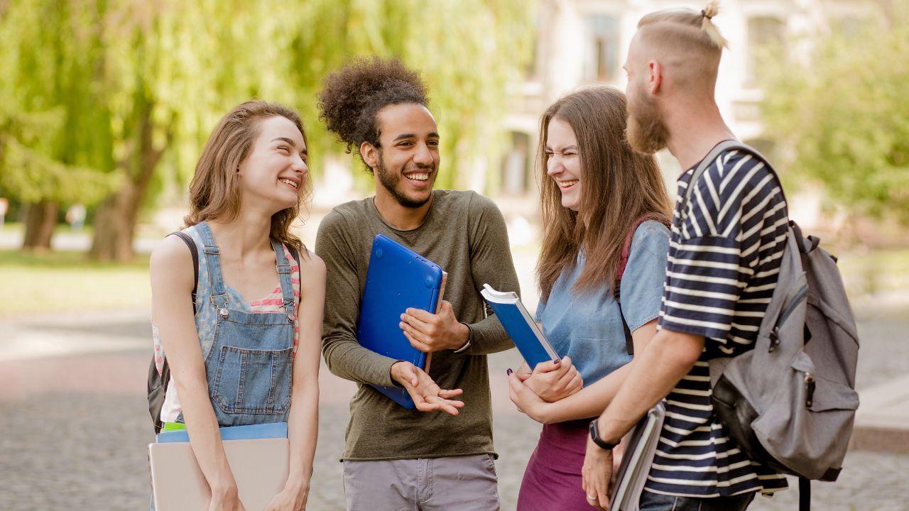 Mahasiswa Kreatif Solutif: Menggabungkan Ide, Aksi, Dan Kepedulian Dalam Kehidupan Kampus