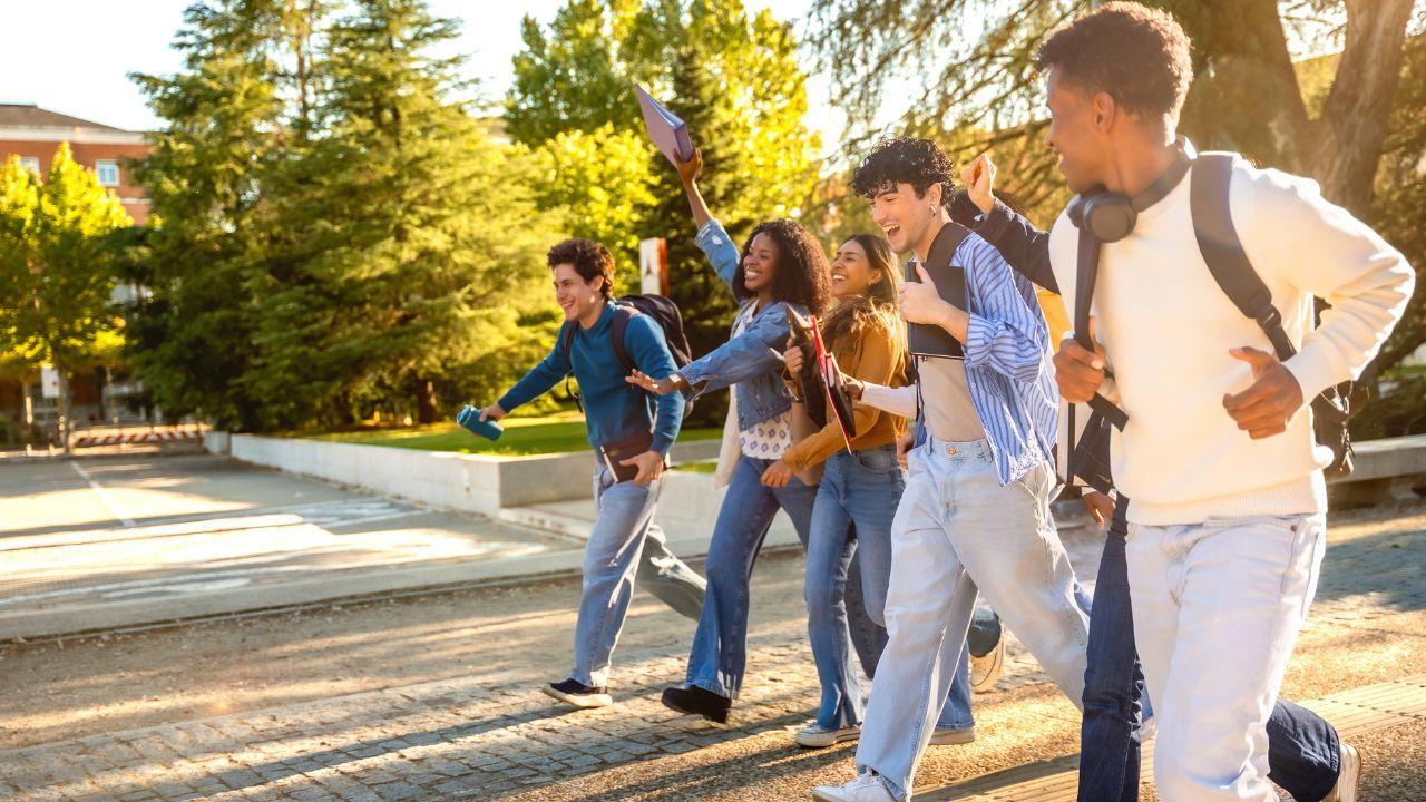 Mahasiswa Berjiwa Entrepreneur: Membangun Kemandirian Ekonomi Melalui Pendidikan Dan Kreativitas