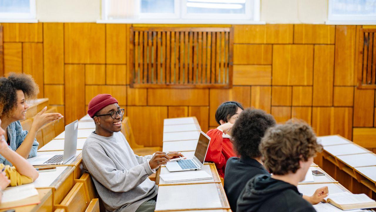 Mahasiswa Lingkungan: Menjadi Agen Perubahan Dalam Keberlanjutan Kampus Dan Masyarakat