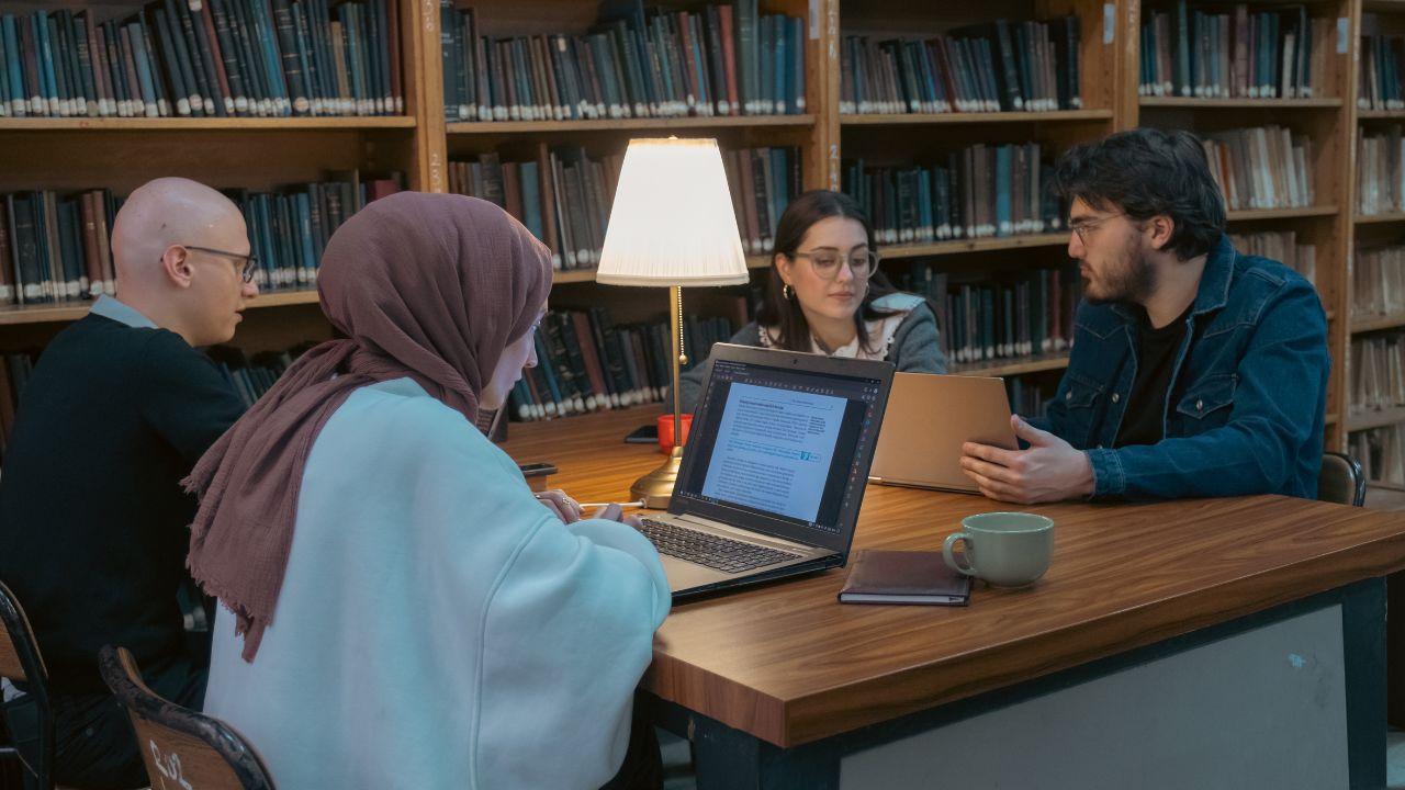 Penguatan Kurikulum Berbasis Adaptasi Di Universitas Indonesia Untuk Menghadapi Perubahan Zaman