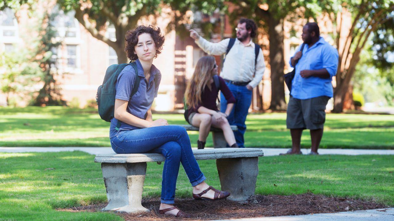 Kehidupan Mahasiswa Rantau: Adaptasi, Pergaulan, Dan Kesehatan Di Lingkungan Baru