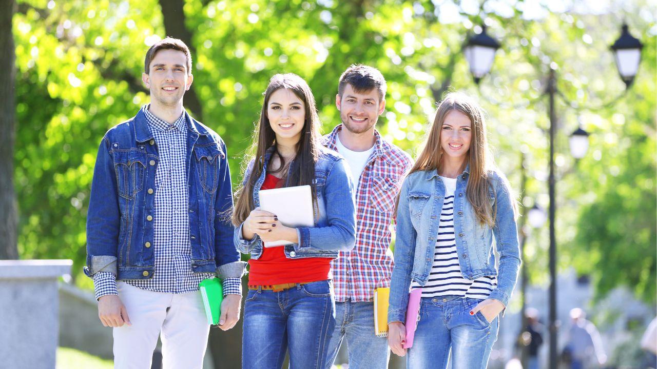 Mahasiswa Dan Kepedulian Sosial: Membangun Empati Dan Tanggung Jawab Terhadap Lingkungan Sekitar