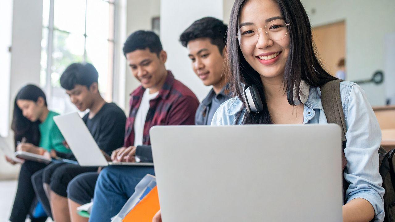 Mahasiswa Berdaya Saing: Mengoptimalkan Organisasi, Pergaulan, Dan Kesehatan Untuk Masa Depan