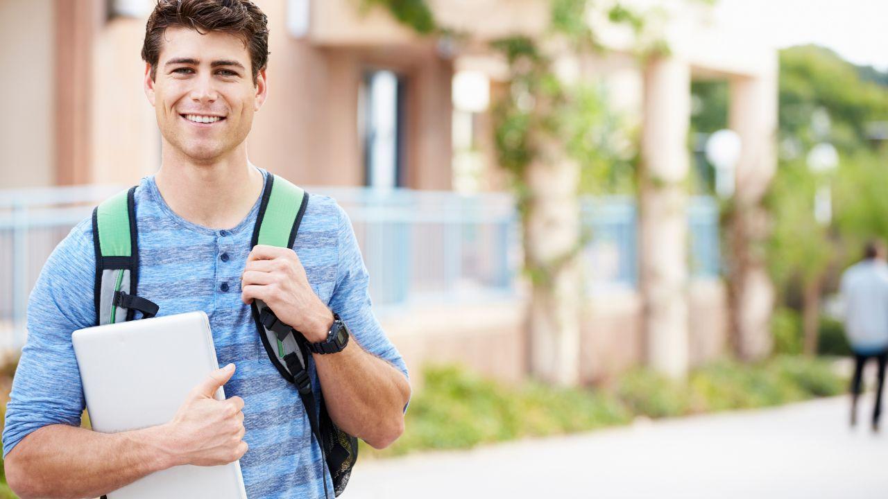 Mahasiswa Dan Pola Pikir Positif: Membangun Mental Tangguh Dalam Organisasi, Pergaulan, Dan Kesehatan