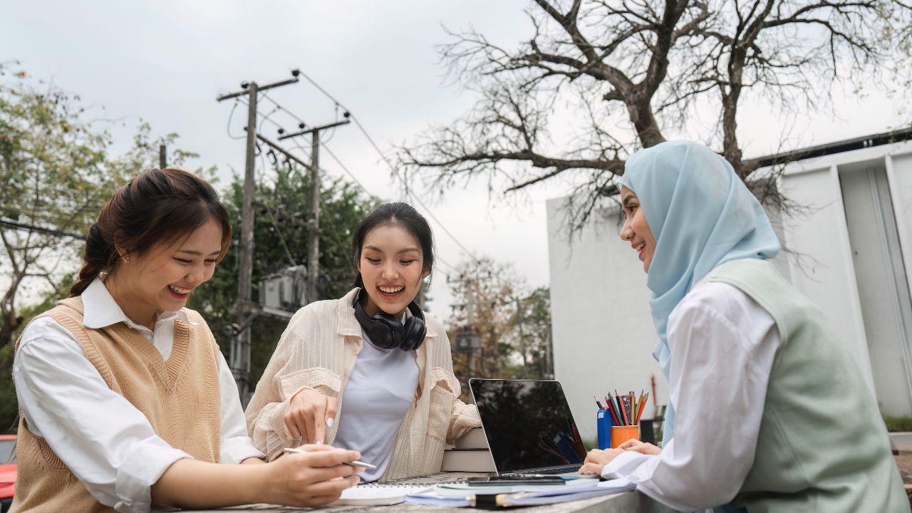 Mahasiswa Dan Gaya Hidup Aktif: Menjaga Kebugaran Dalam Aktivitas Organisasi, Sosial, Dan Akademik