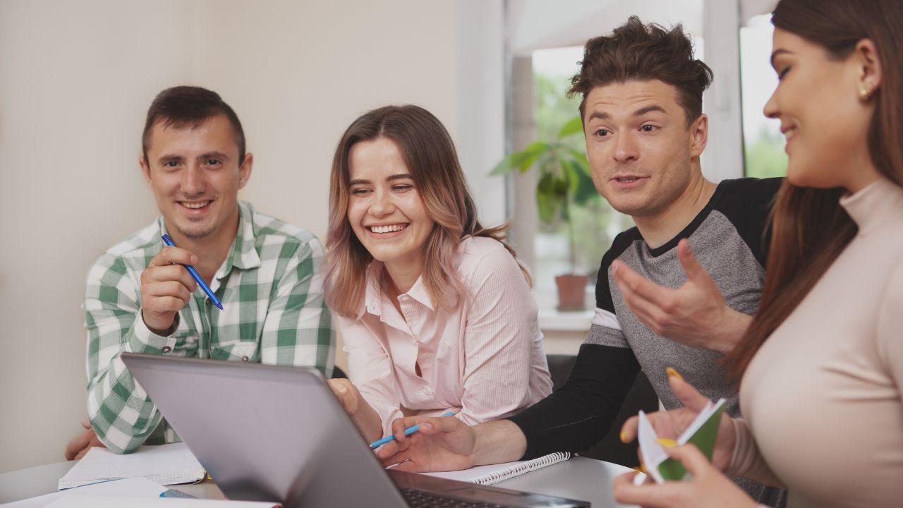 Mahasiswa Dan Konsistensi Diri: Menjaga Komitmen Dalam Organisasi, Pergaulan, Dan Kesehatan