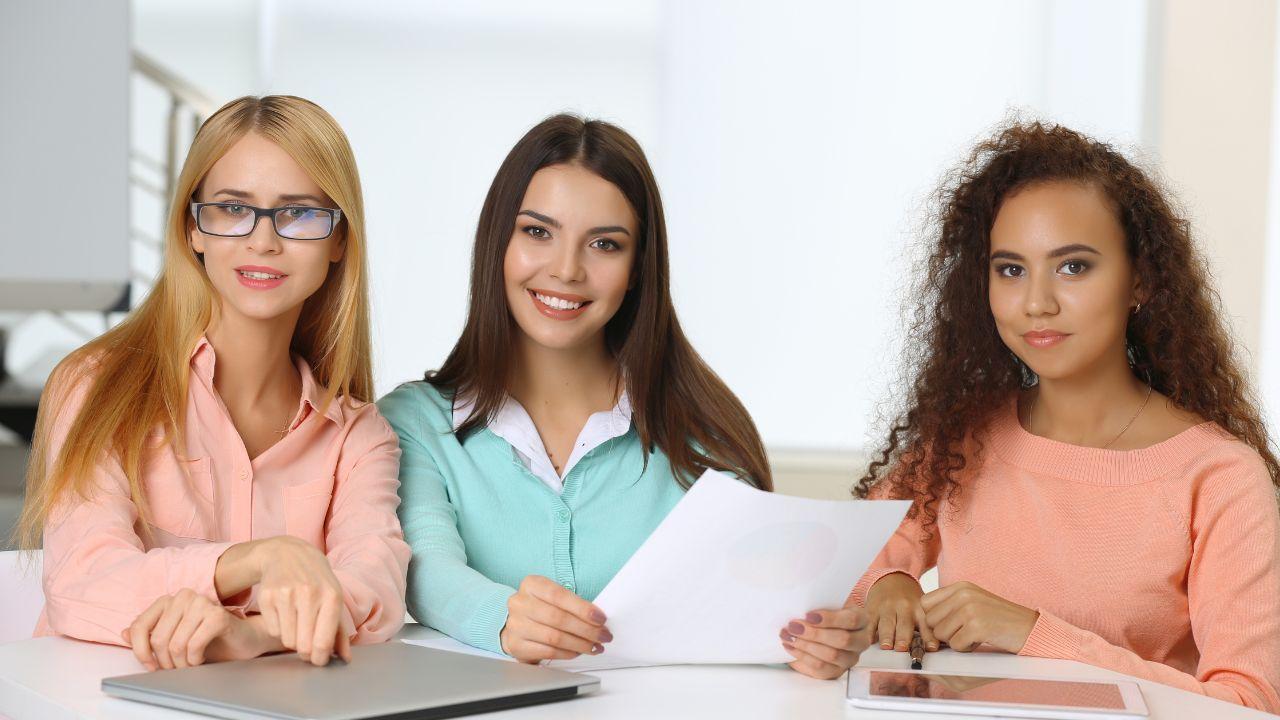 Mahasiswa Dan Etika Digital: Menjaga Sikap Dalam Organisasi, Pergaulan, Dan Kesehatan Di Era Online