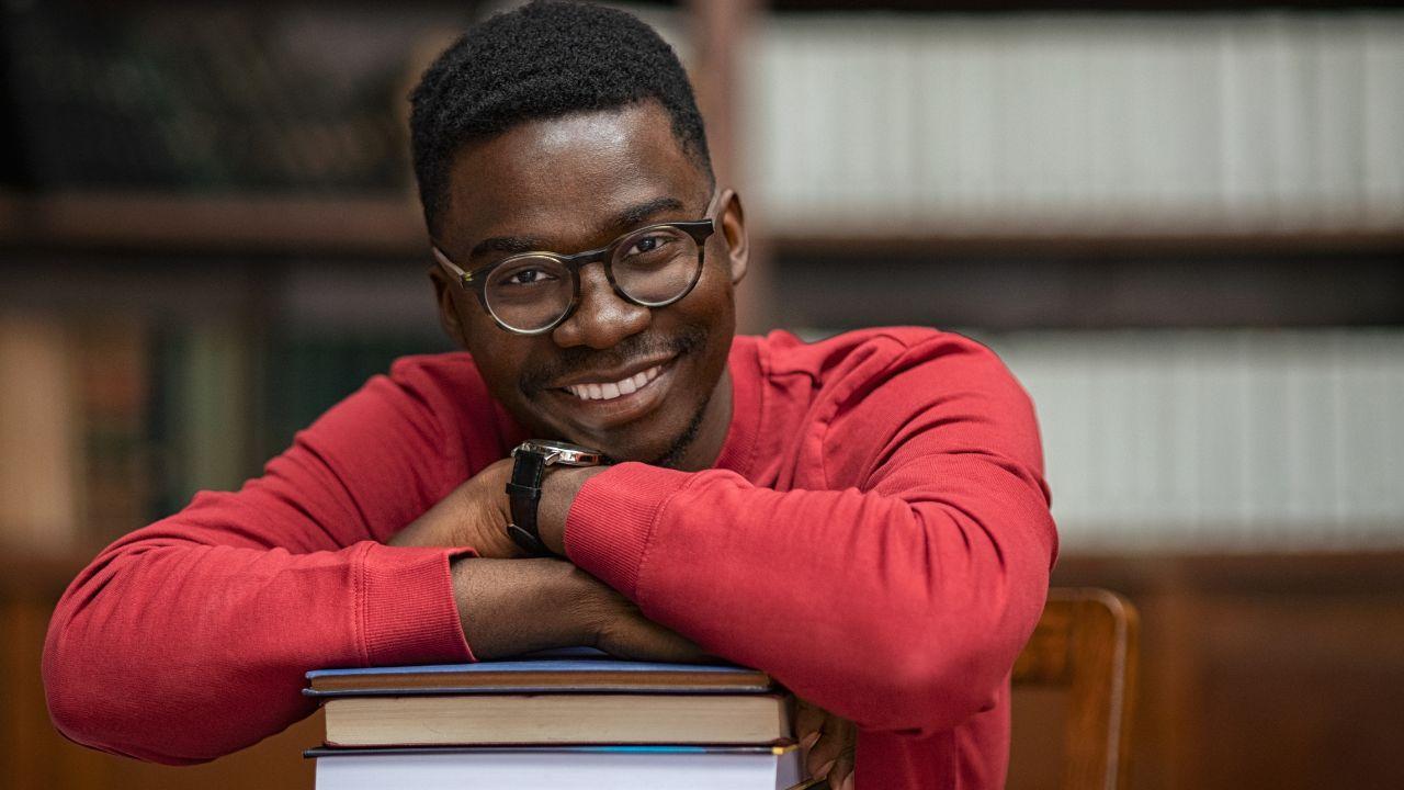 Mahasiswa Dan Pembelajaran Holistik: Mengintegrasikan Akademik, Sosial, Dan Kreativitas