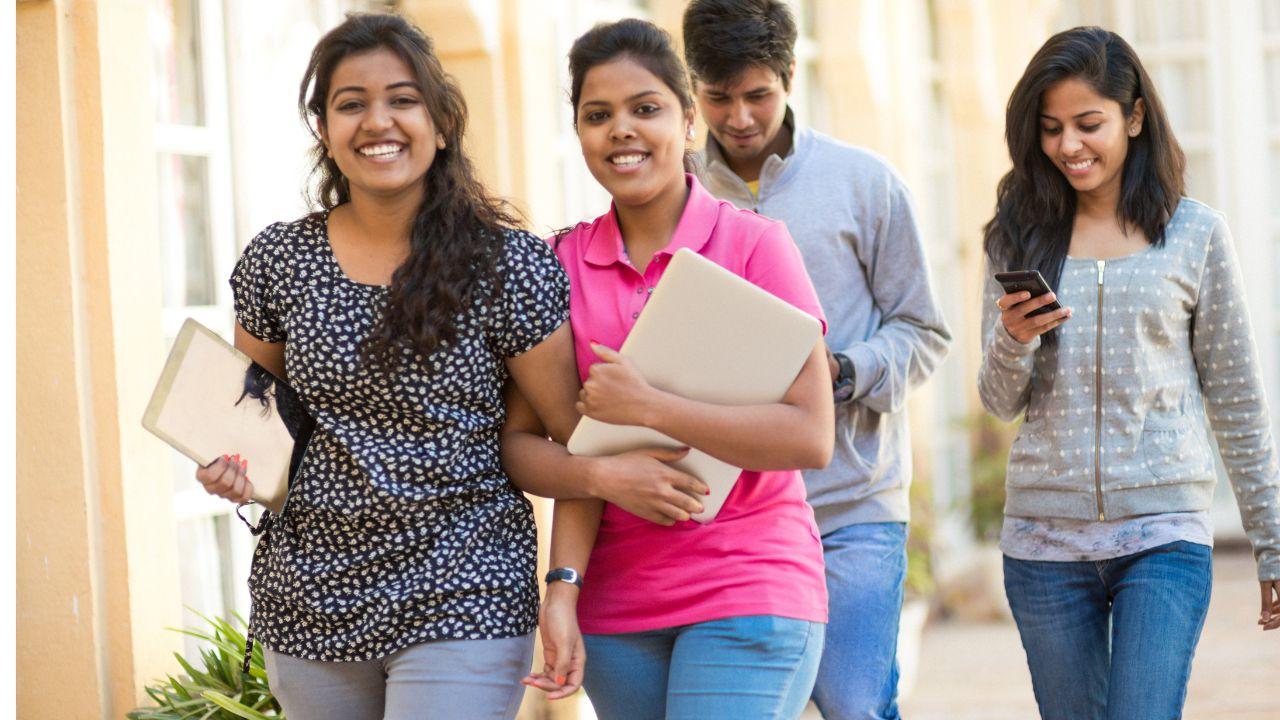 Mahasiswa Overthinking: Mengelola Pikiran Berlebih Di Tengah Tekanan Kampus