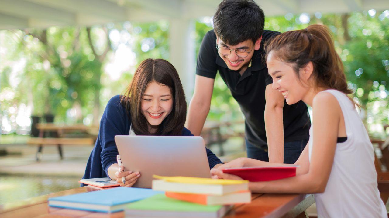 Mahasiswa Introvert: Menemukan Kekuatan Dalam Keheningan Di Dunia Kampus