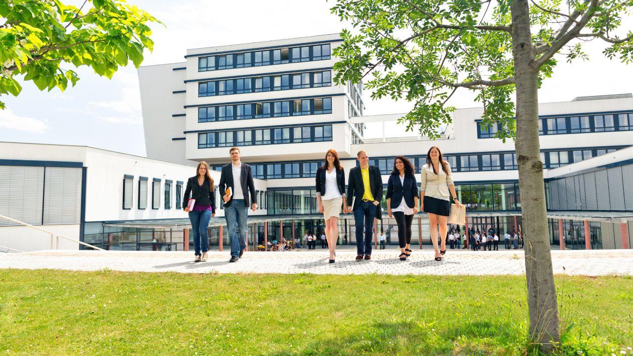 Perbandingan Kuliah Daring Dan Luring: Menentukan Model Pembelajaran Yang Efektif Di Kampus