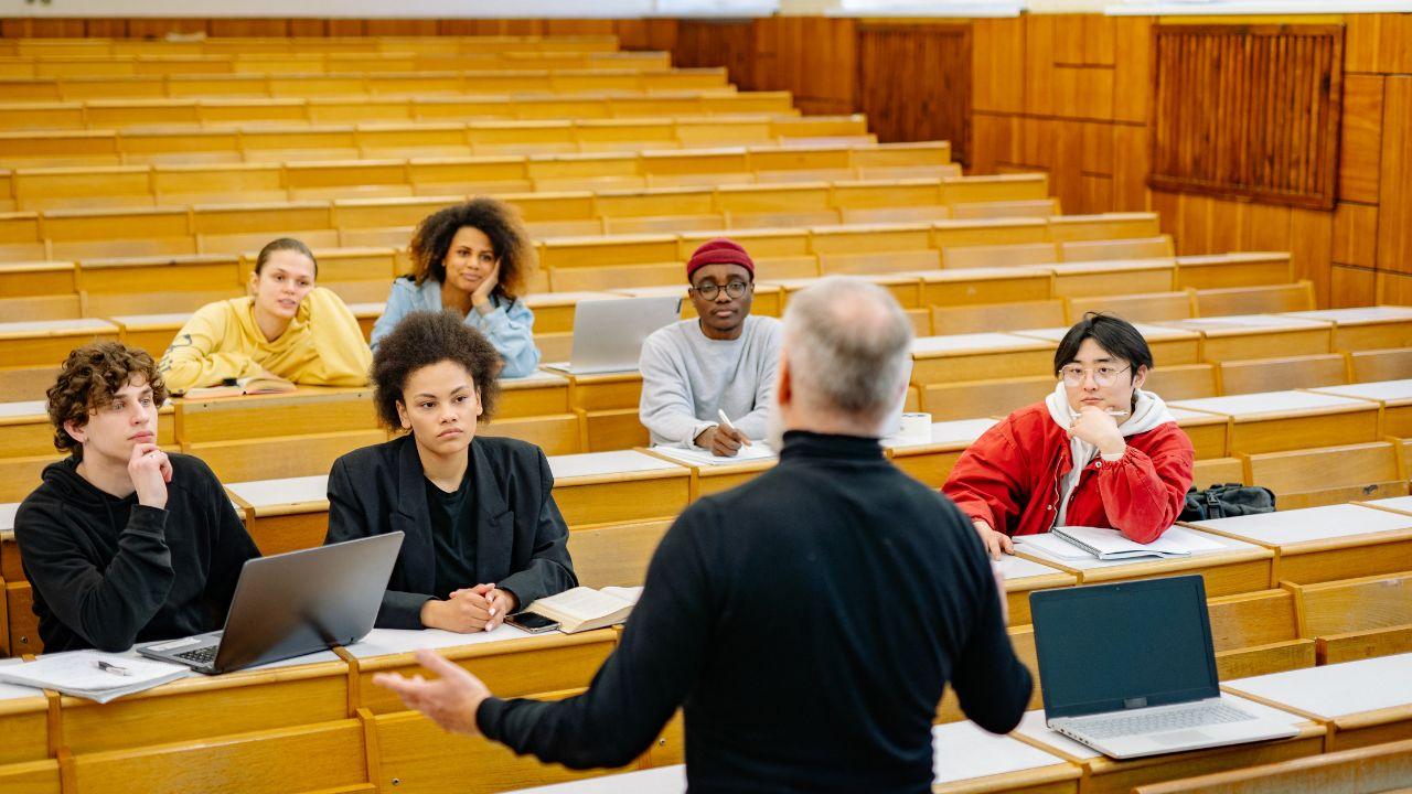 Mahasiswa Dan Pentingnya Pengalaman Relawan Untuk Membangun Kepedulian Sosial