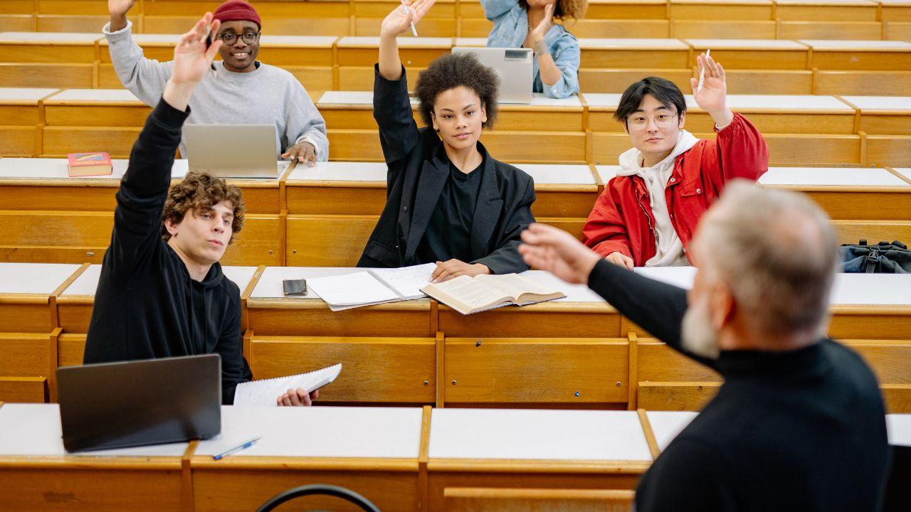 Mahasiswa Dan Pentingnya Mengenal Diri Sendiri Dalam Menentukan Arah Hidup