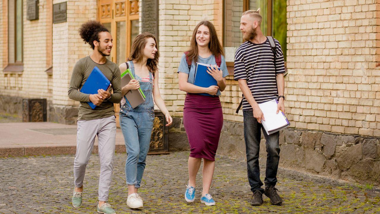 Mahasiswa Dan Pentingnya Kemampuan Berpikir Analitis Dalam Dunia Perkuliahan