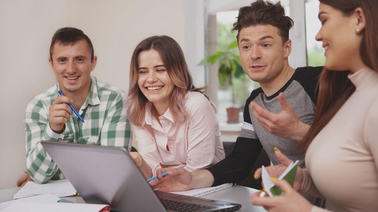 Mahasiswa Sebagai Agen Perubahan: Membangun Karakter, Intelektualitas, Dan Kepedulian Sosial