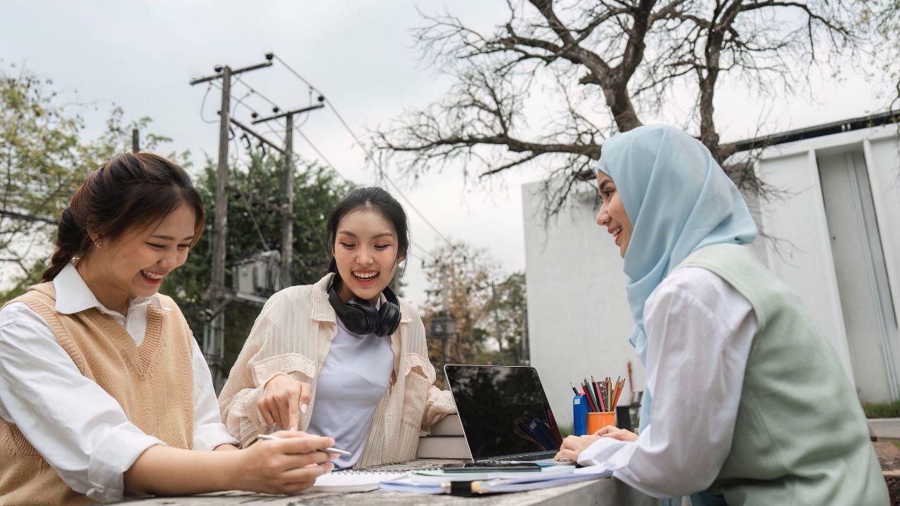 Dinamika Kehidupan Mahasiswa: Perpaduan Pendidikan, Pengalaman Kampus, Dan Pembentukan Jati Diri