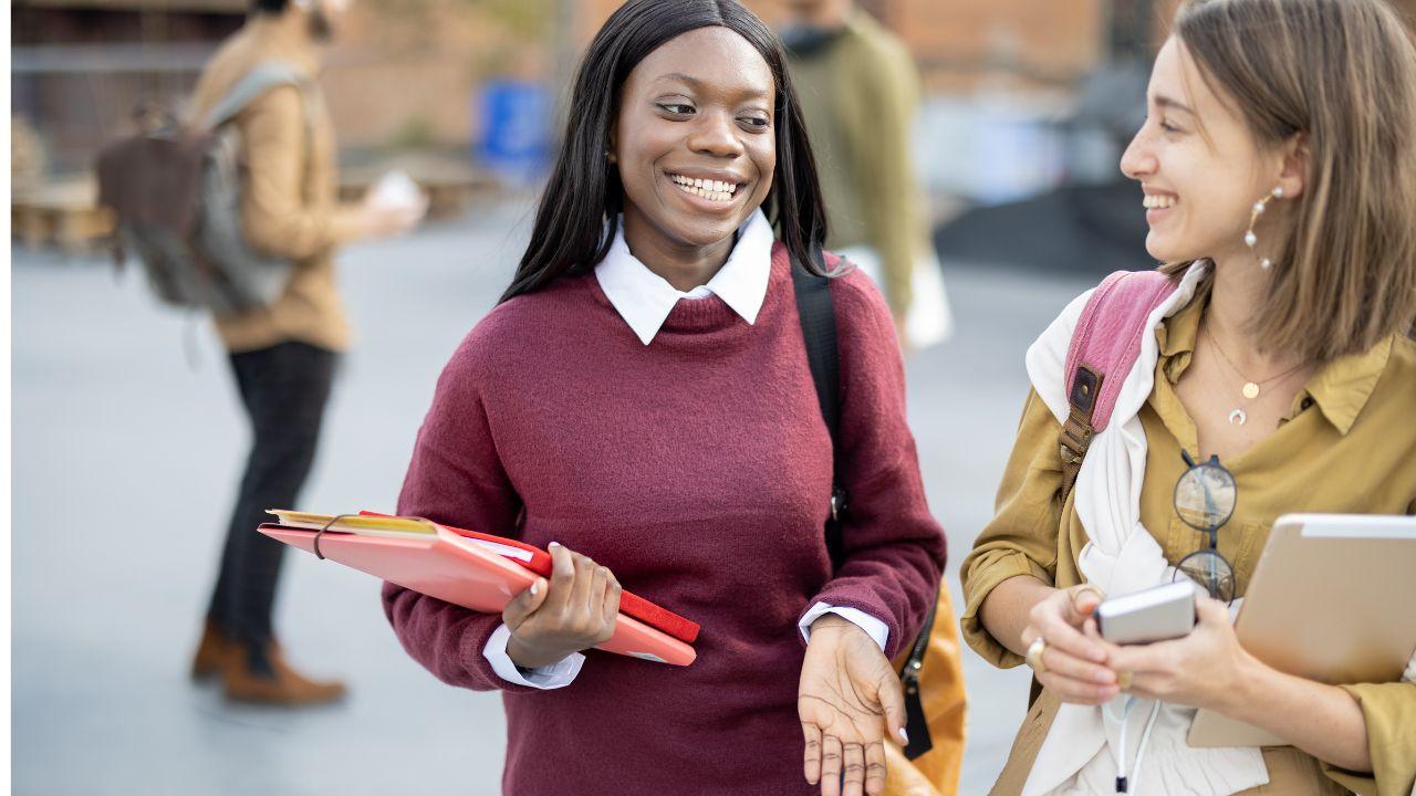 Dinamika Kehidupan Mahasiswa Di Indonesia: Antara Akademik, Organisasi, Dan Realitas Sosial