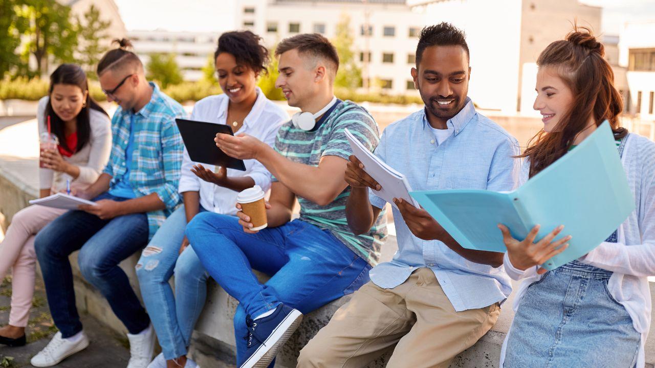 Mahasiswa Dan Teknologi Kreatif: Menjadi Pelopor Inovasi Di Indonesia