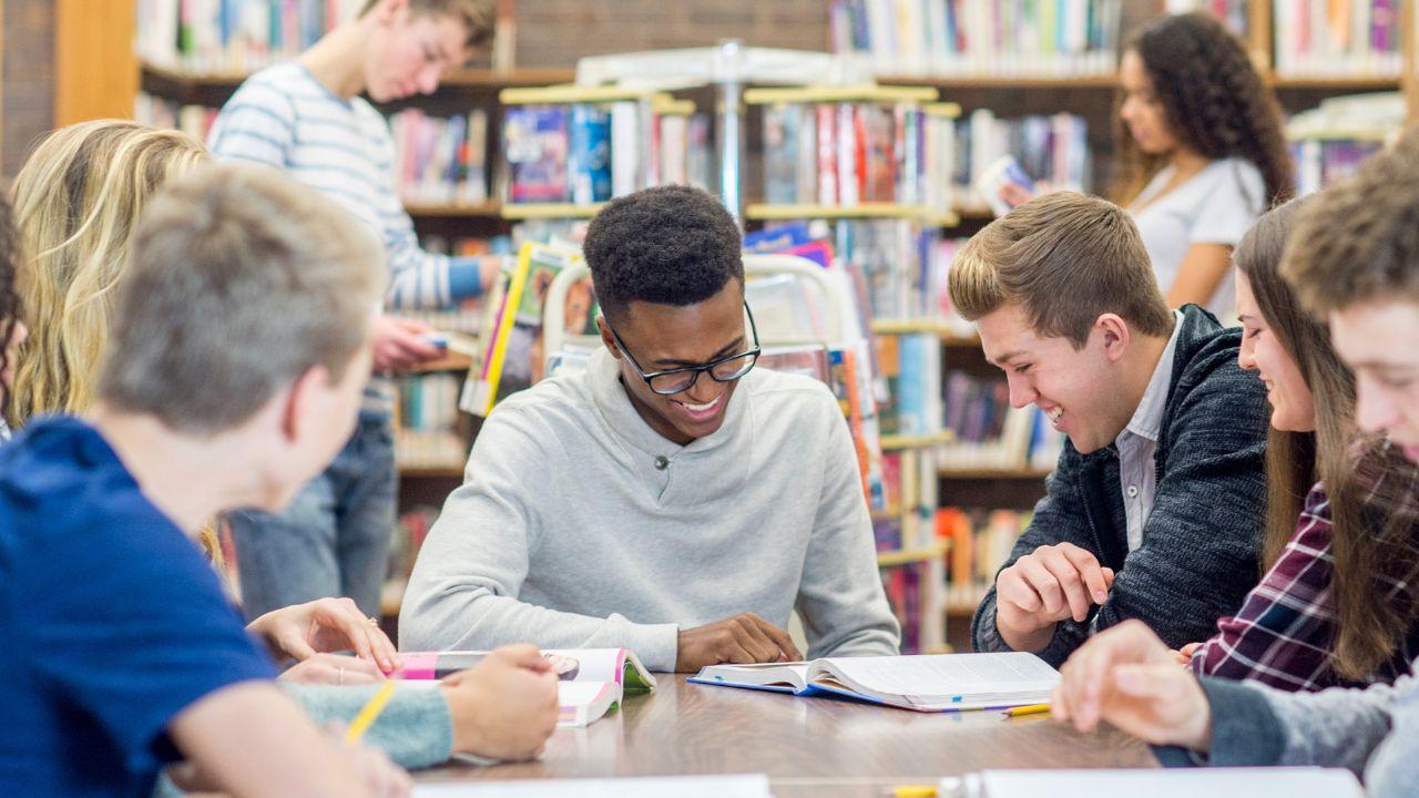 Mahasiswa Dan Penguatan Pendidikan Karakter: Membangun Integritas Dan Kepedulian Sosial