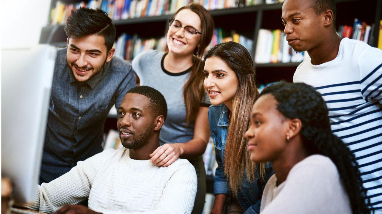 Mahasiswa Dan Kepedulian Lingkungan: Mendorong Kesadaran Hijau Di Era Modern