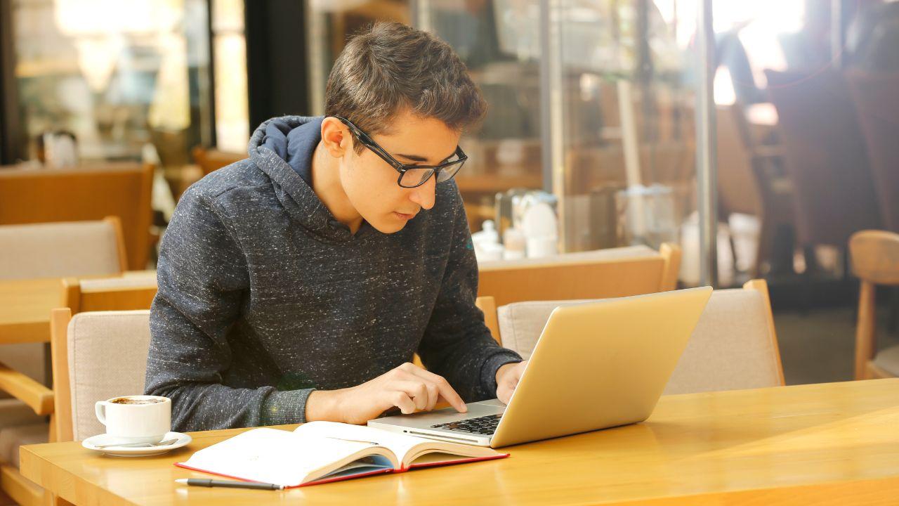 Penguatan Sistem Pendidikan Di Universitas Indonesia Melalui Kurikulum Adaptif Dan Pendidikan Karakter