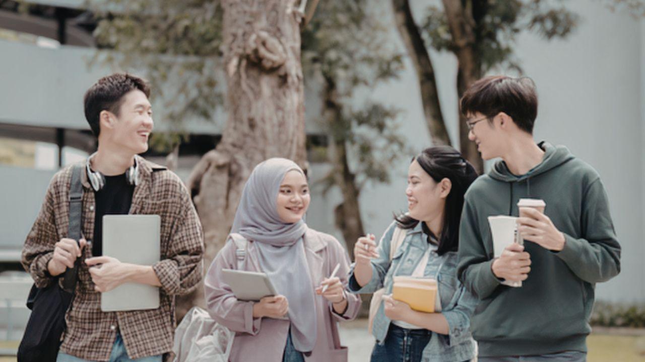 Penguatan Komunikasi Efektif Mahasiswa Melalui Kurikulum Adaptif Dan Pendidikan Inklusif