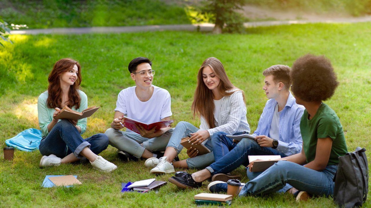 Penguatan Kemandirian Belajar Mahasiswa Melalui Kurikulum Adaptif Dan Pendidikan Inklusif