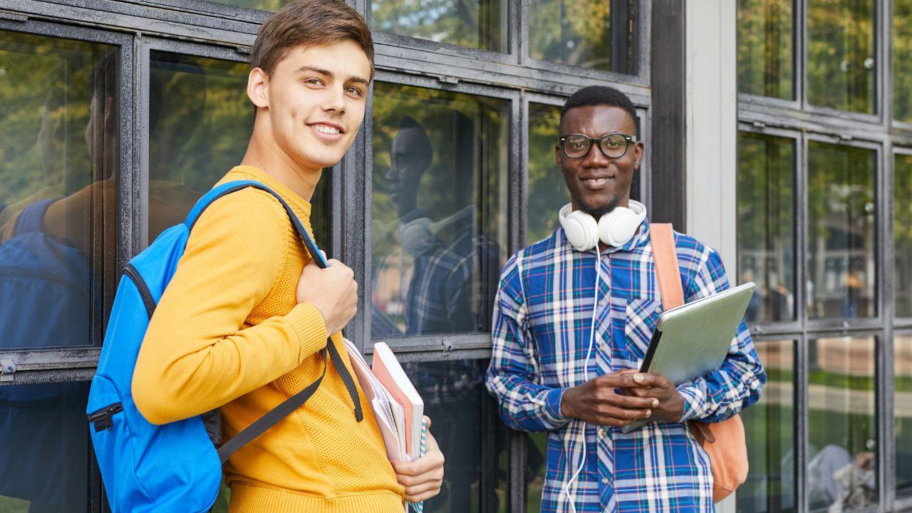 Penguatan Literasi Sosial Mahasiswa Melalui Kurikulum Adaptif, Organisasi, Dan Pendidikan Inklusif