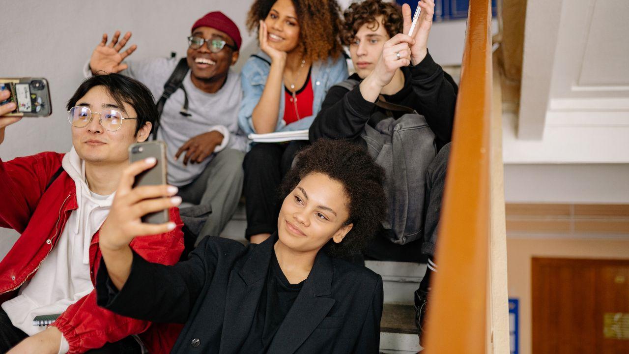 Penguatan Karakter Mahasiswa Melalui Pendidikan Inklusif, Kurikulum Adaptif, Dan Lingkungan Sosial Kampus