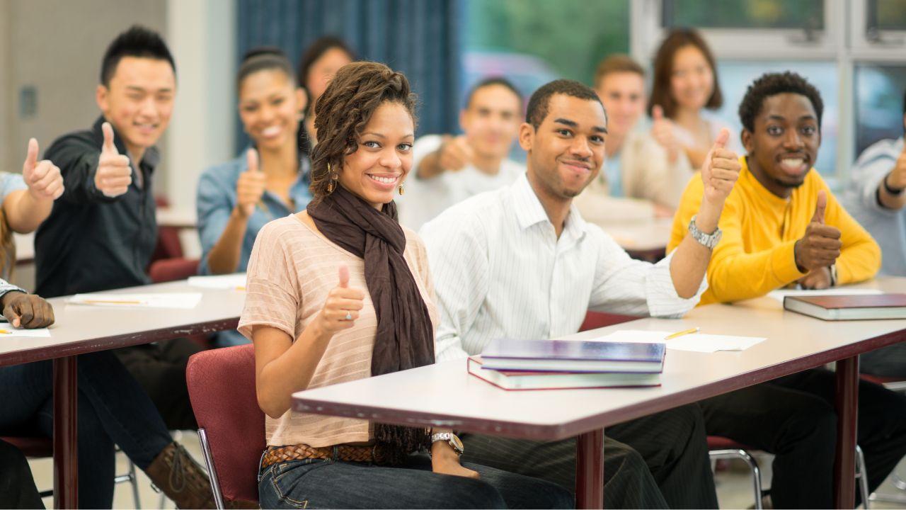 Mahasiswa Indonesia Dan Tantangan Kepemimpinan Di Era Transformasi Digital