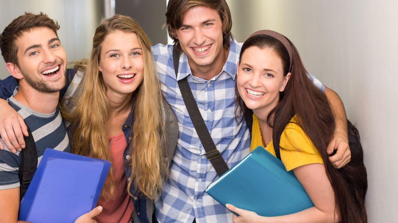 Dinamika Kehidupan Mahasiswa Indonesia Di Era Globalisasi: Antara Akademik, Sosial, Dan Teknologi